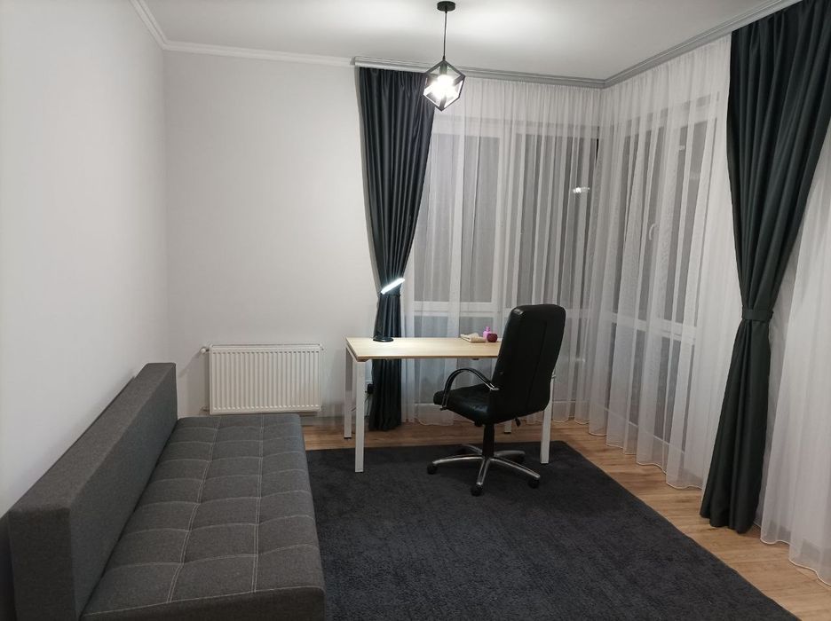 Здається підселення  для дівчини в кімнату