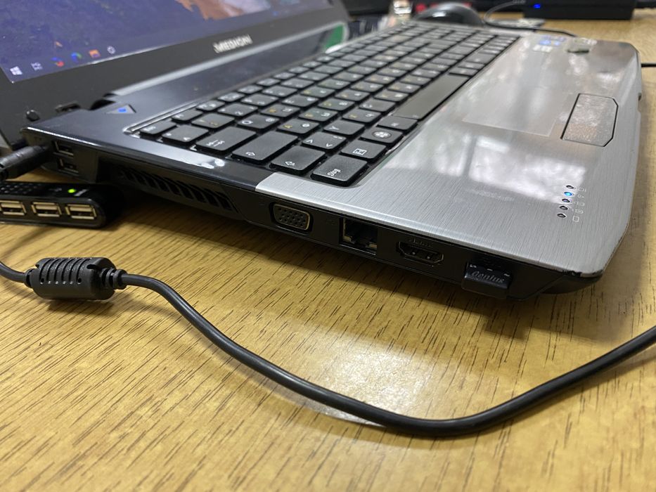 Ноутбук MEDION Akoya MD 98760