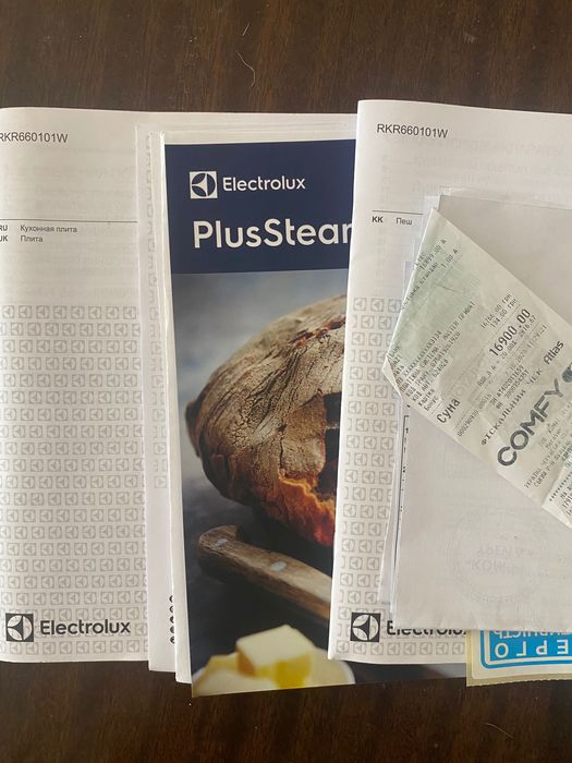Продам електроплиту Electrolux RKR660101W