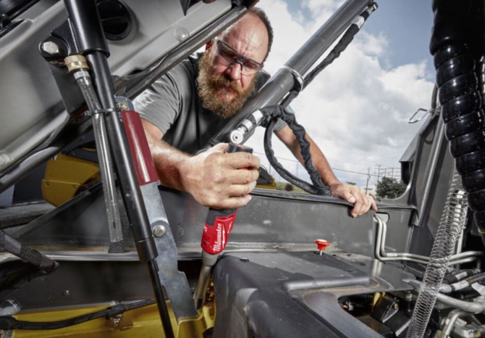 Акумуляторна тріскачка FUEL 1/4 дюйма, довга M12 FHIR14LR-0 MILWAUKEE