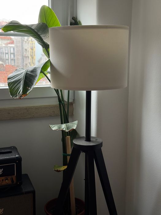 Candeeiro de pé IKEA com abajur