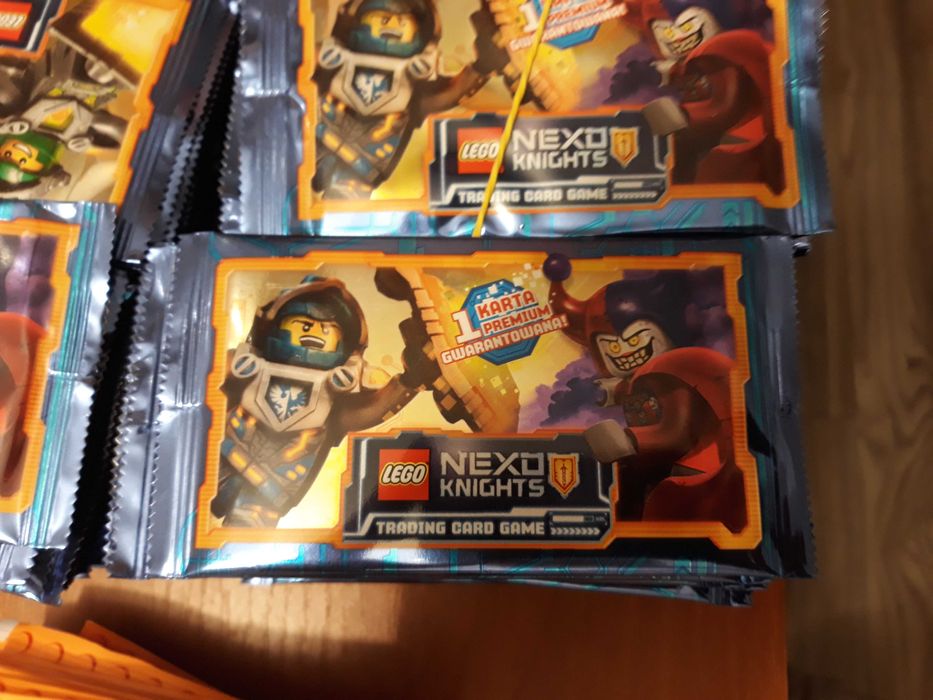 Lego nexo Trading Card Game - Cena jest za 1 saszetkę (5 kart)