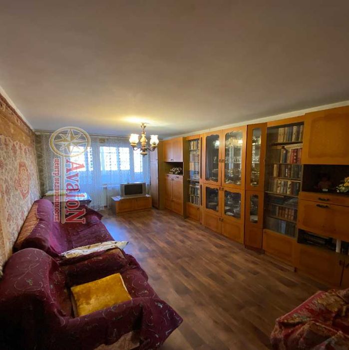 Продам просторную 3-х комнатную квартиру на посёлке Котовского .