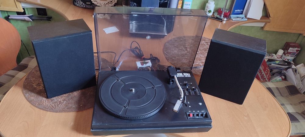 Gramofon Unitra WG- 903 Artur z drewnianymi kolumnami, sprawny poniżej