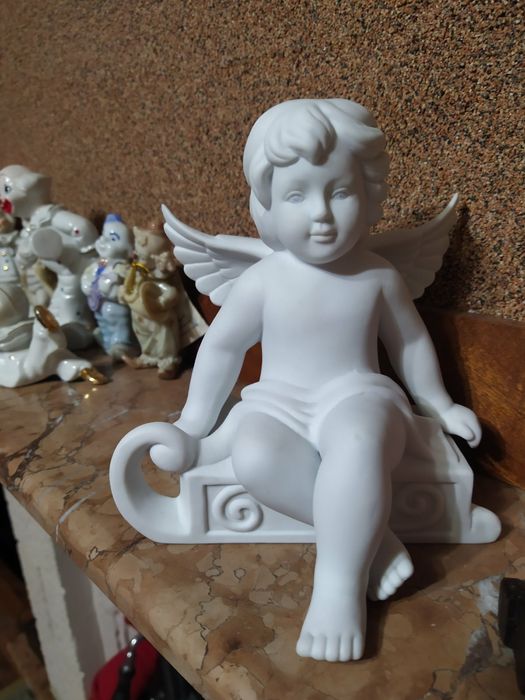 Фарфоровая статуэтка