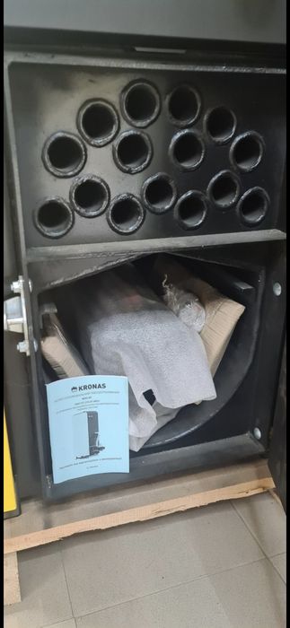 Котел пілетний опалювальний та твердопаливний Kronas 5k mini 25 квт mini з автоматикою.