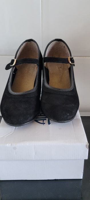 Sapatos sevilhanas tam.34. Excelente estado. 

Entrega em Vila Franca de Xira ou via ctt