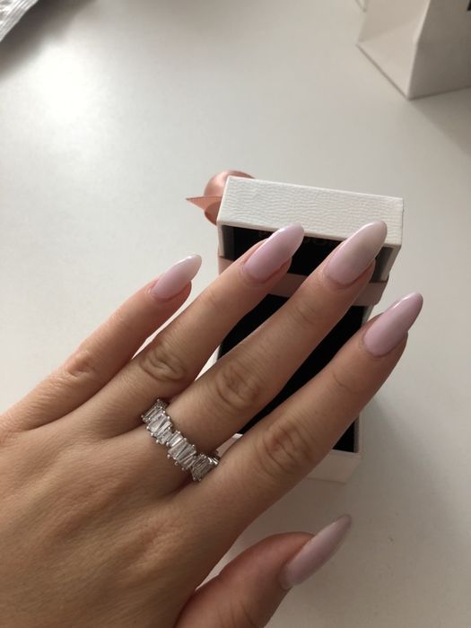 Luksusowy pierścionek “bagieta”