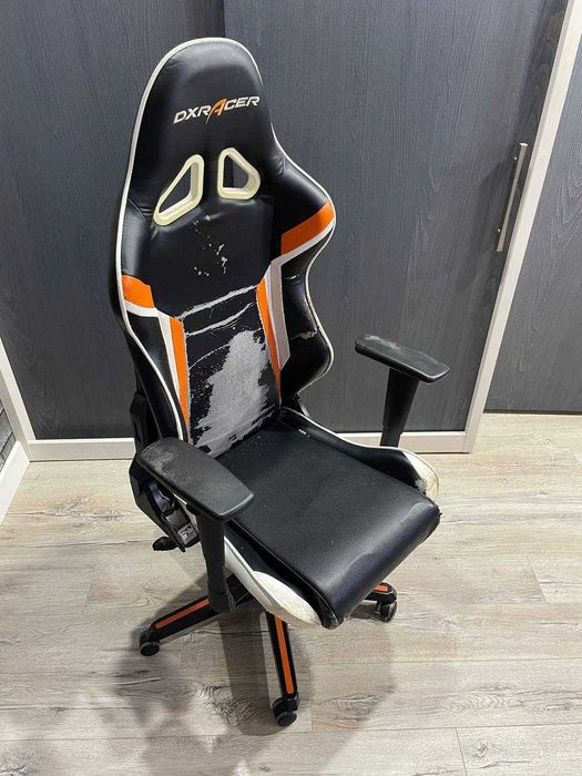 Игровое кресло DXRacer (на запчасти или под восстановление)