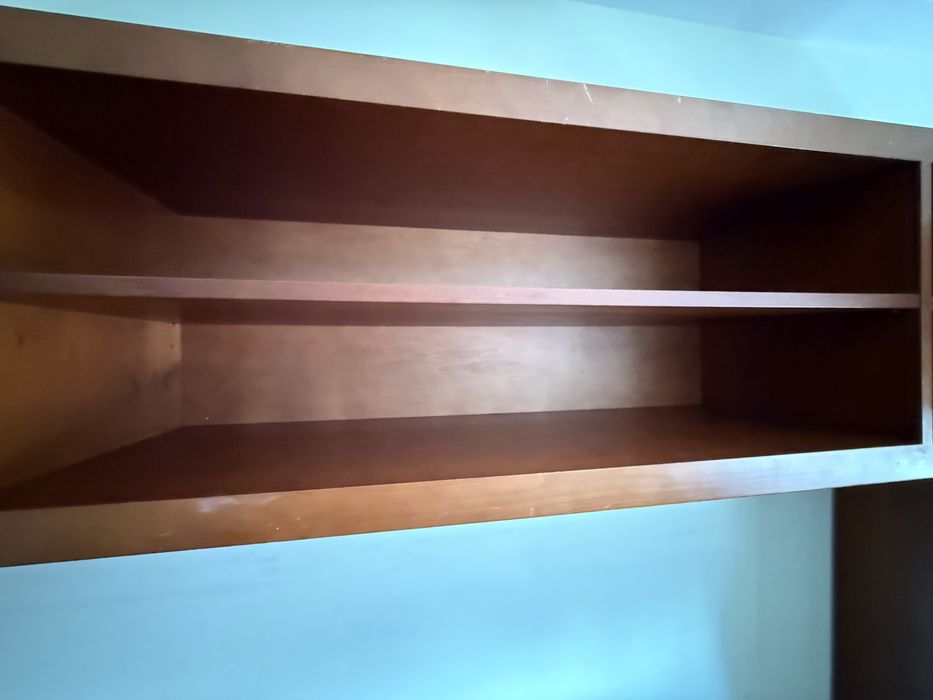 Móvel em ponte castanho