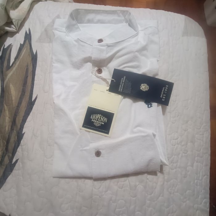 Camisa branca premium gola alta – Nova com etiqueta (tamanho M)