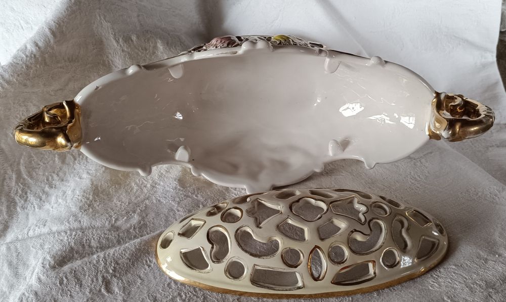 Floreira ou centro de mesa da fabrica RB de Alcobaça, formato ovalado