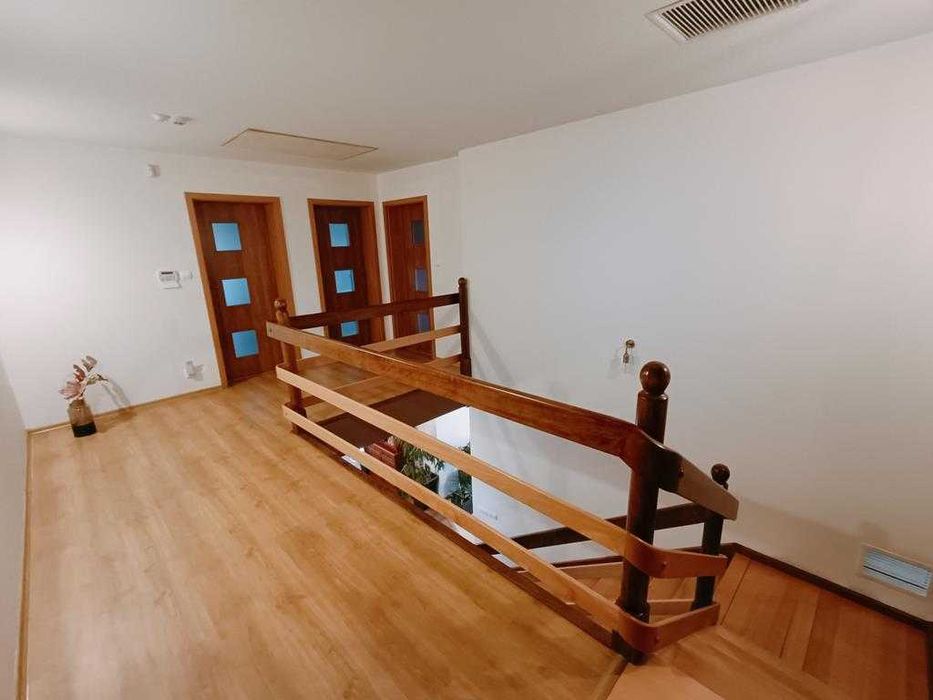 Schody drewniane jesionowo-dębowe