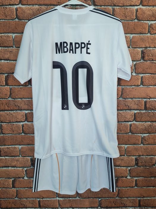 Strój piłkarski dziecięcy Real Madryt Mbappe rozm. 164