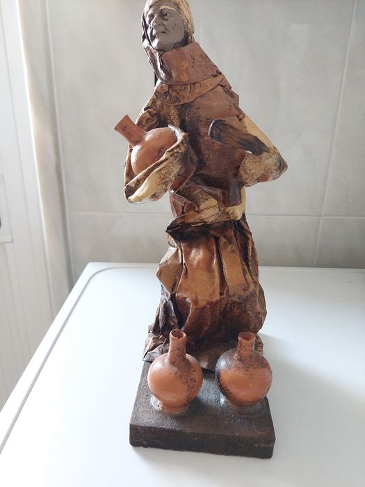 Figura de Mulher (aguadeira) em papel