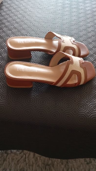 Vendo sandálias novas