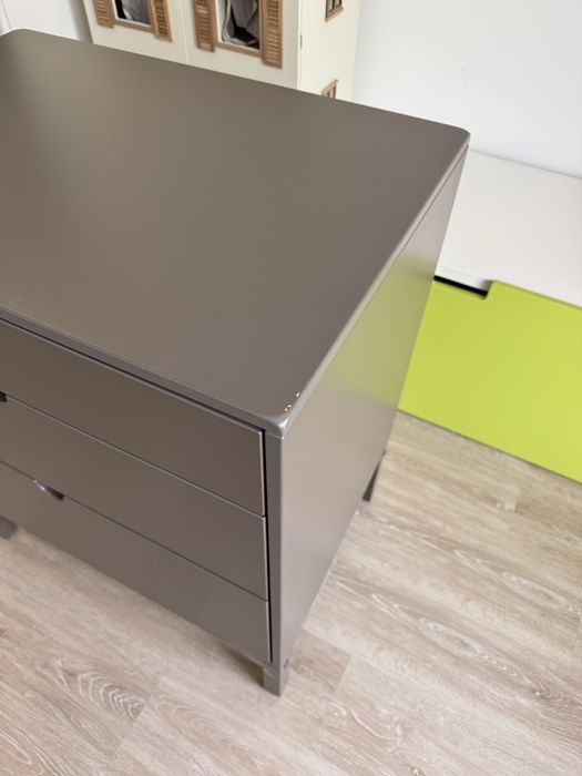Cómoda Stokke Home + muda-fraldas para bebé