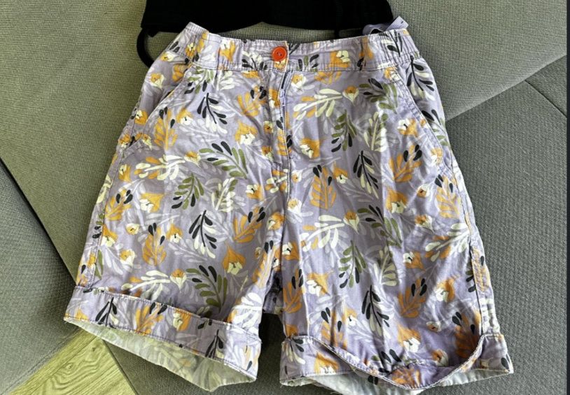 Шорти фірмові гарні