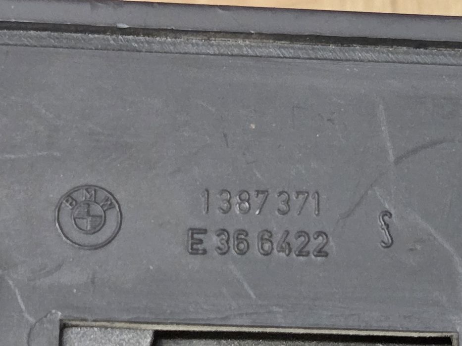 BMW E36 Kratka Nawiewu Wlot Powietrza Pod Klimę Środkowa 1.387371