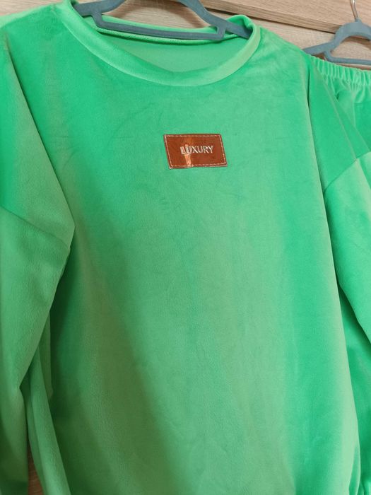 Nowy piękny Dres welur kolor jabłko