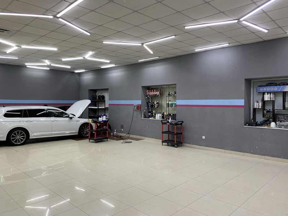 Послуги детейлінгу та поклейки плівки