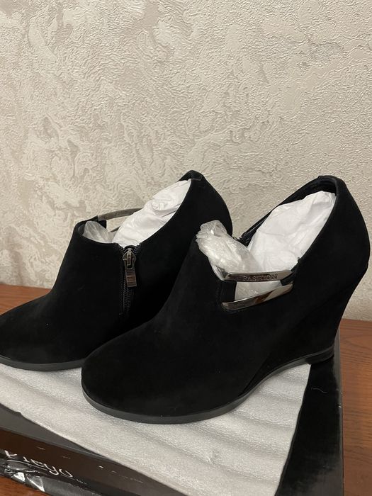 Туфлі замшеві Prego на танкетці р.38