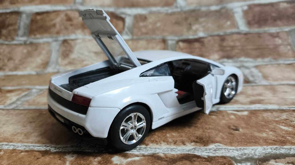 Машинка, іграшка Lamborghini Gallardo LP 560-4 1:24 - Maisto