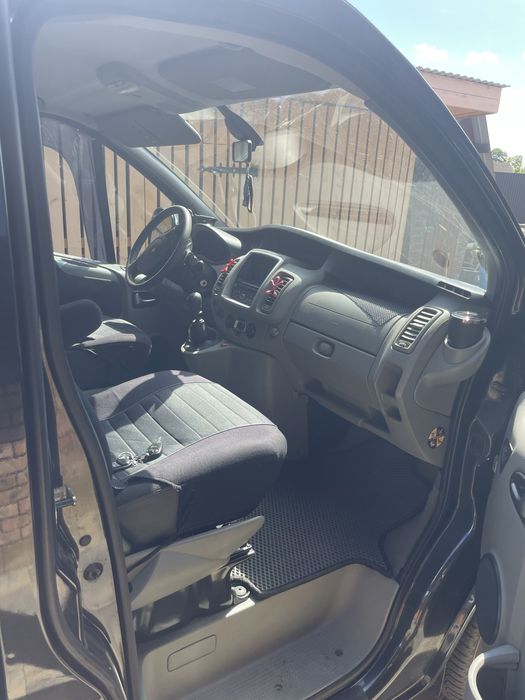 Renault trafic black edition