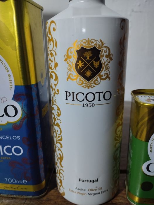 Conjunto de latas de azeite