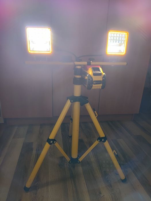 Akumulatorowa lampa robocza 12-24V
