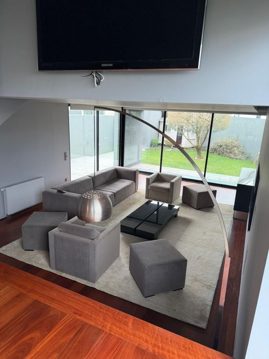 Moradia de Luxo com Piscina e Vista Mar – 100m da Praia de Miramar