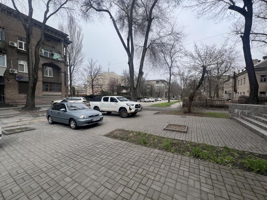 Продаж фасадного офісу 130 м² — вул. В. Лобановського (р-н Металургів)
