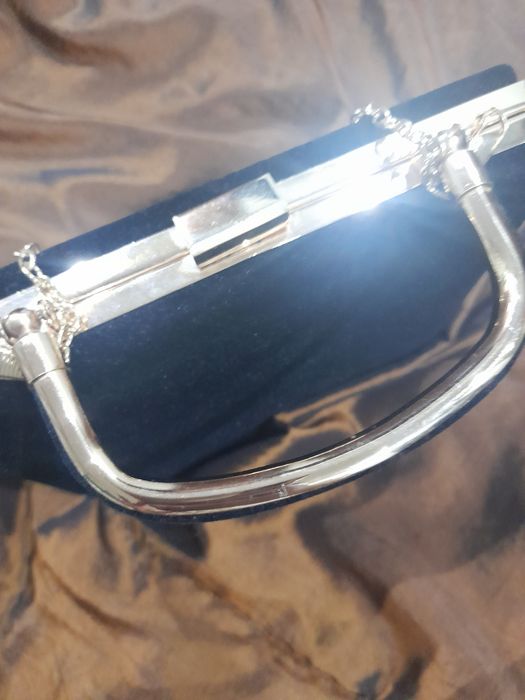 Mala em veludo preto