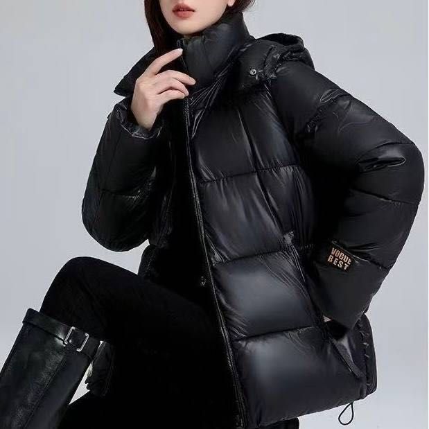 Жіноча зимова куртка з капюшоном чорна / Женская зимняя куртка