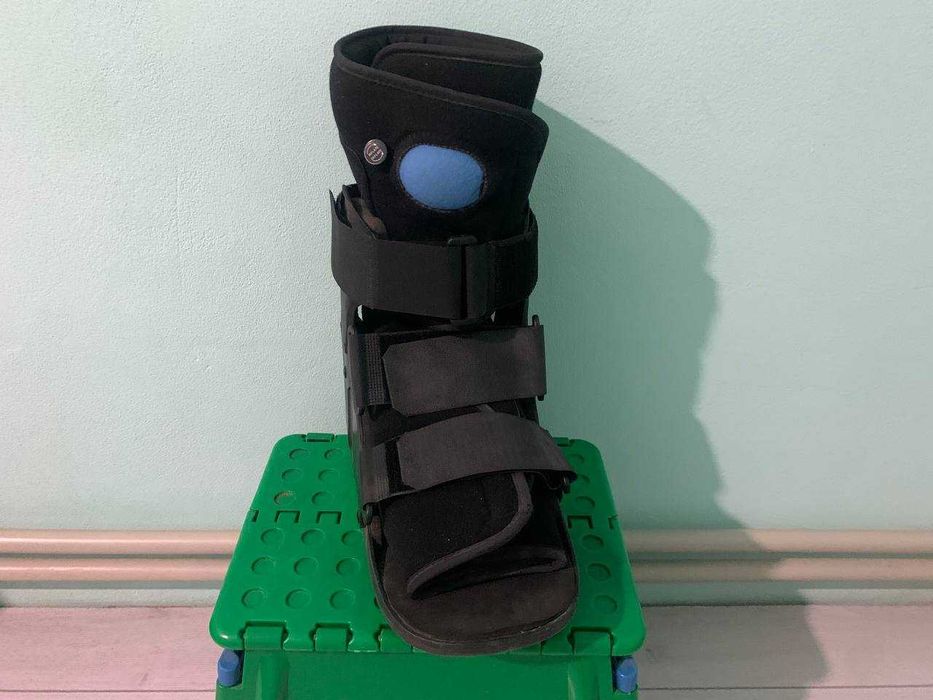Ортез на гомілковостопний суглоб з надувним вкладишем