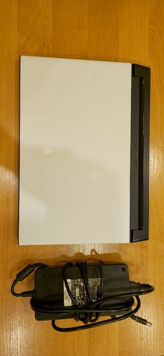 Неробочий Alienware m17 r4