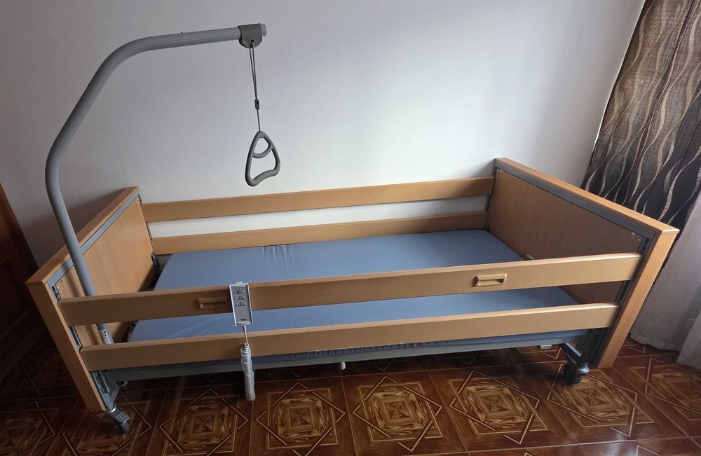Cama articulada elétrica, Medley Ergo, regulável em altura com colchão anti-escaras de ar.