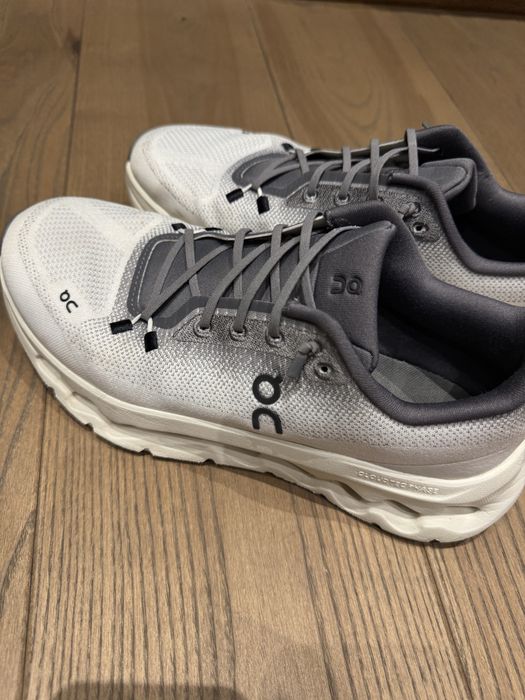Кросівки on сірі оригінальні