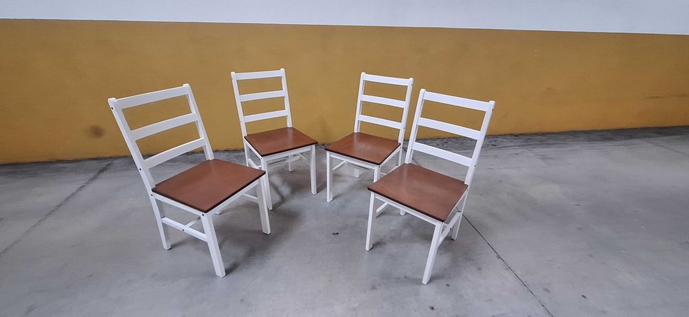 Conjunto mesa e cadeiras de jantar