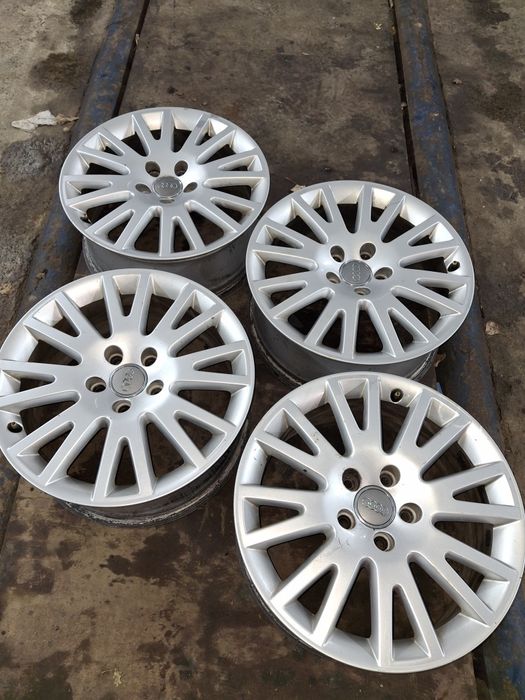 Диски audi 7jx17x112  et42  4шт. Рівні не варені.