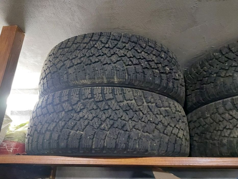 Резина  265 /75/r16  нокія