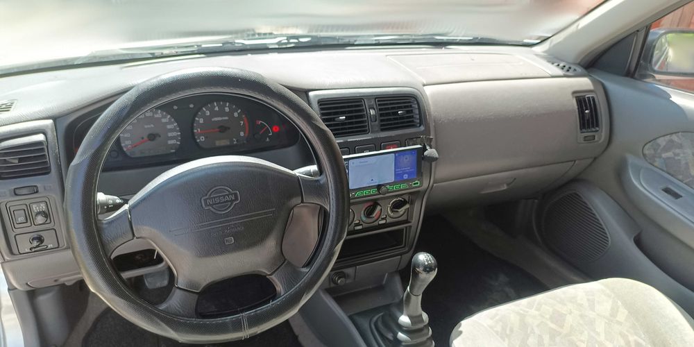 Nissan Almera N15 1.6 GX c/ AC, Rádio c/ GPS e Câmara Marcha-Atrás