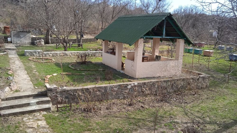 Дача, 8х8м, 2 поверха + гараж + підвал, 18 соток