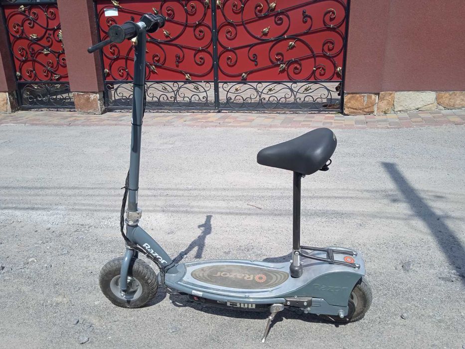 Електросамокат Razor E300