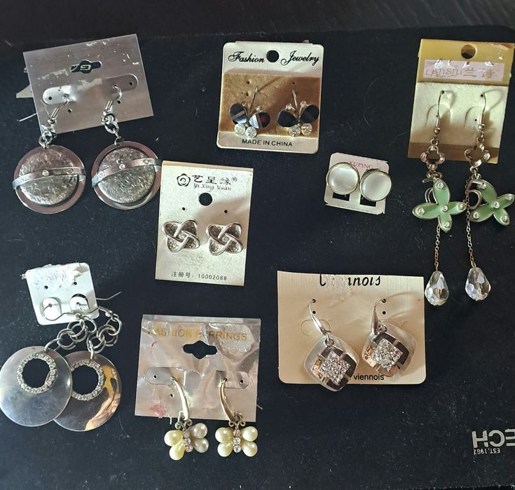 Продам лот из 8 сережек.