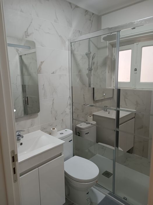 Quarto em Alhos Vedros com cama de casal