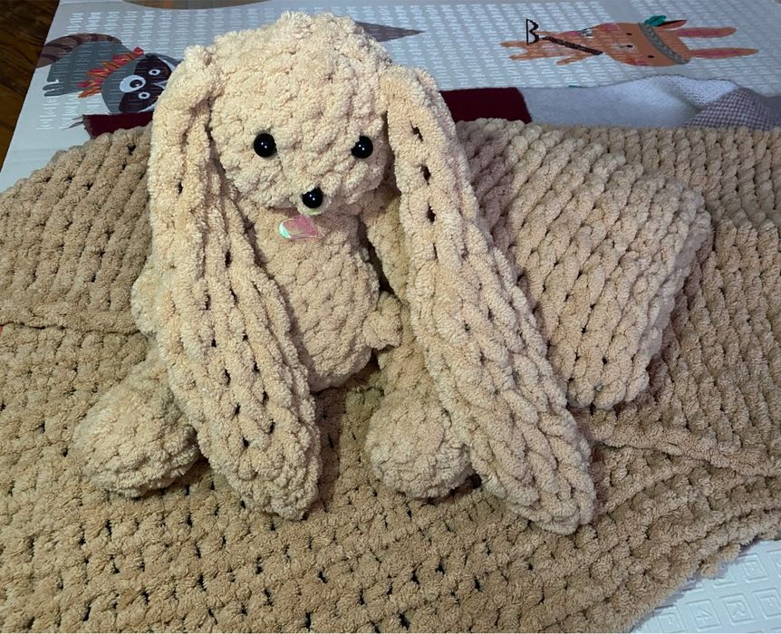 Плюшевий набір для малюка: зайчик, плед і подушка