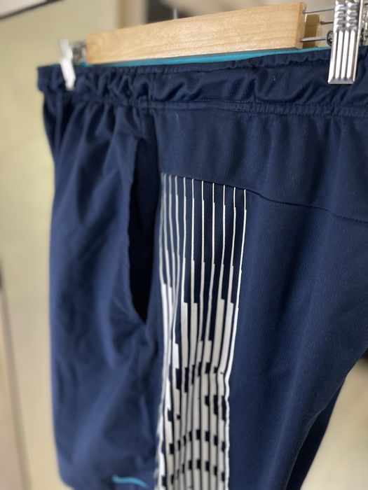 Шорти Nike Dri-FIT з дихаючої тканини та еластичним поясом