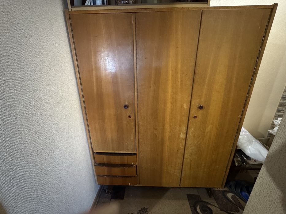 Віддам безкоштовно меблевий гарнітур. Самовивіз.