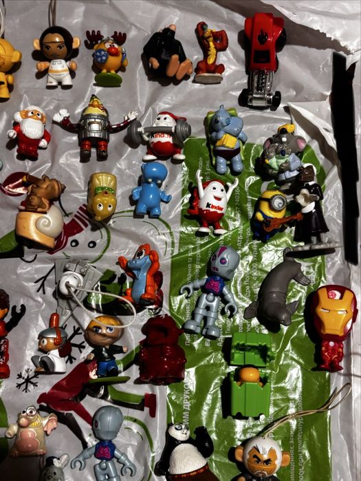 Мега-лот іграшок: Колекційні Kinder 90-х